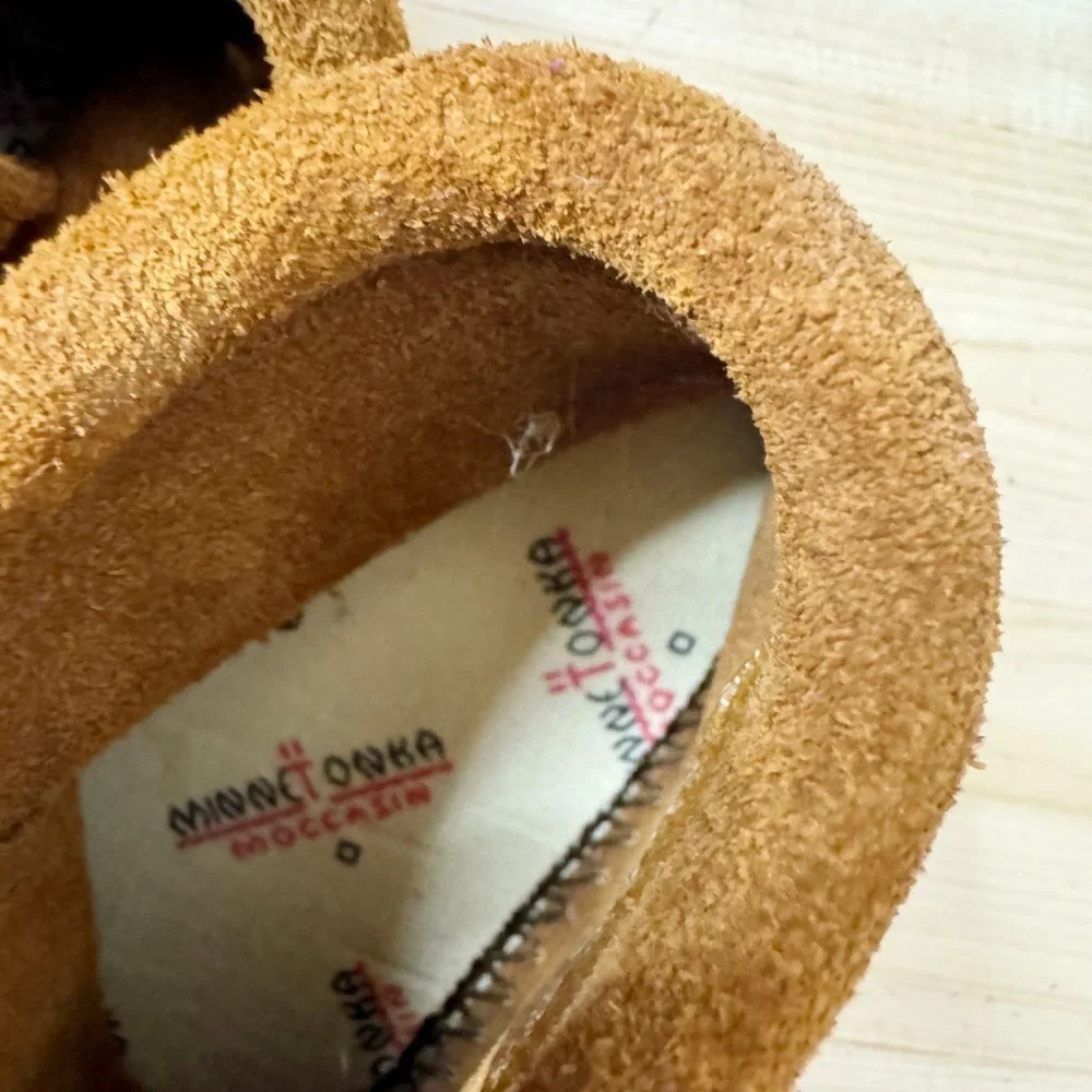 Minnetonka Camel Soft Sole Moccasins . Size  6. Great Condition. Boho